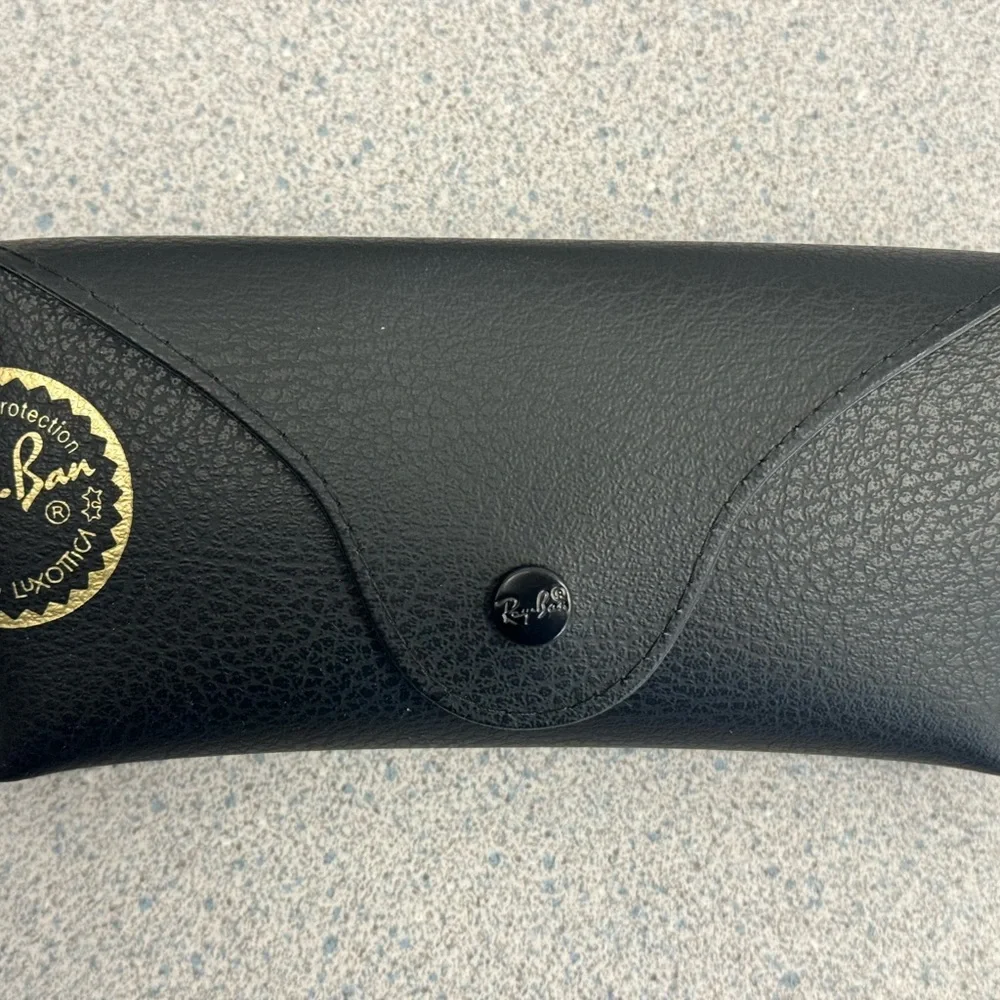 Ray Ban Black Leather Sunglass & Eyeglass Case & Cleaning Cloth - Picture 2 of 2